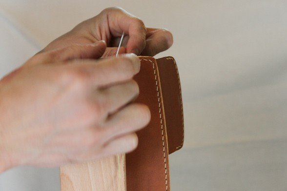 シンプルなヌメ革定番二つ折り財布が完成いたしました。 | Leather 